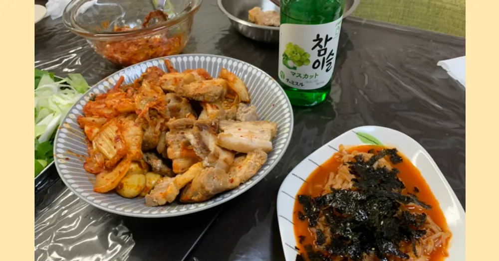韓国料理パーティーで食べたいサムギョプサルとキムチナムルのセット