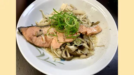 塩鮭とキノコの酒蒸し