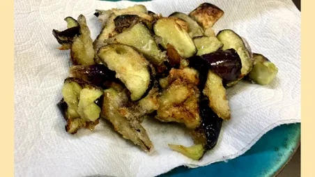 ふつうの塩を活用した茄子の唐揚げ