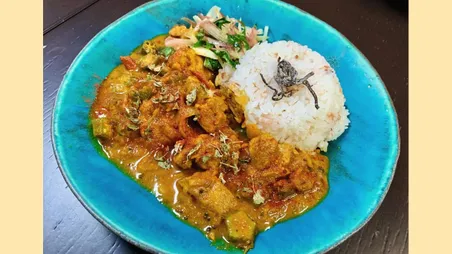 オクラとトマトを使った夏の和風スパイスチキンカレー
