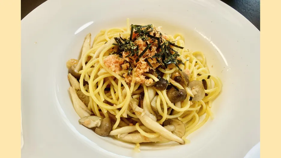 きのこと鮭フレークのパスタ