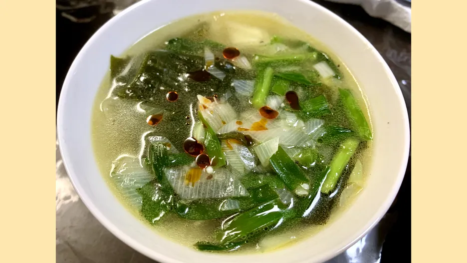 ニラとワカメの中華スープ