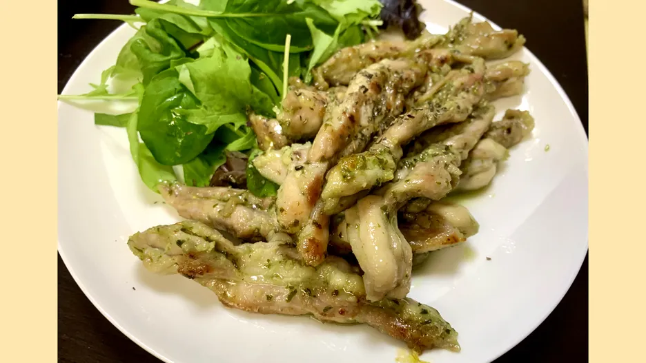 鶏せせりのバジルソース漬け炒め