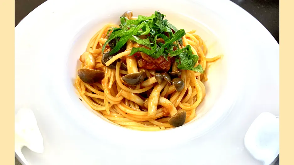 きのこのガーリックトマトパスタ