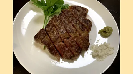塩とわさびで味わう牛肉のステーキ