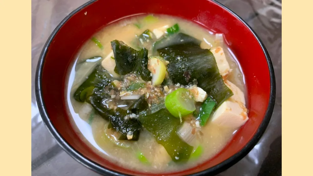 鰹出汁の効いた味噌汁