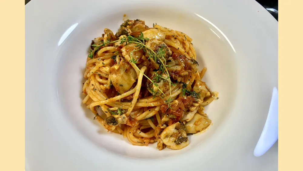牡蠣とトマトのパスタ