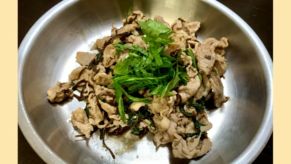 大葉と塩昆布の豚こま炒め