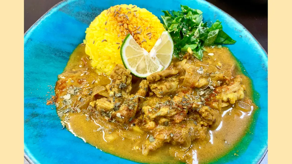 鶏せせりと梅干しの酸っぱ辛いスパイスカレー