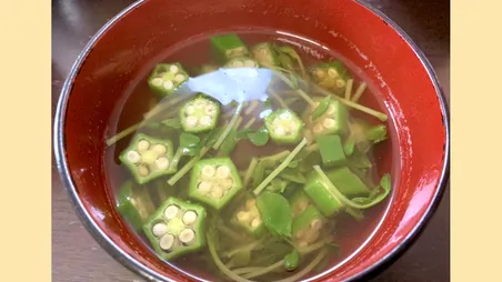 豆苗とオクラの梅干し入りお吸い物