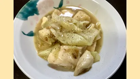 鶏むねとキャベツのガリバタ煮込み