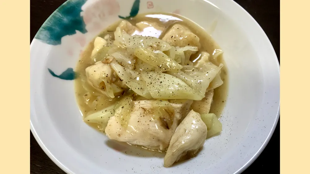 鶏むねとキャベツのガリバタ煮込み