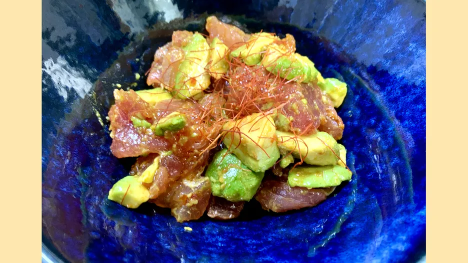 マグロとアボカドのピリ辛中華和え