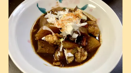牛すじとホルモンの土手煮