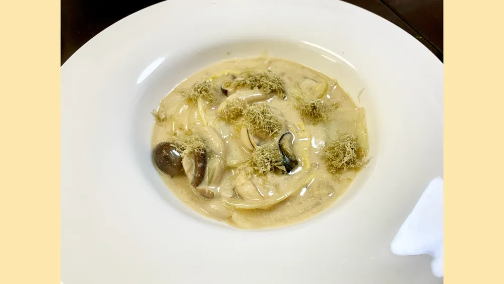 とろろ昆布と牡蠣の和風クリームシチュー