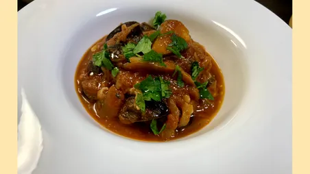 鶏もも肉のトマト煮込み