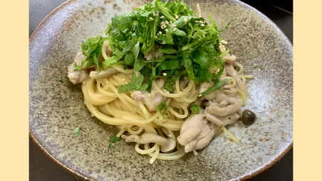 鶏せせりときのこの和風ワンパンパスタ