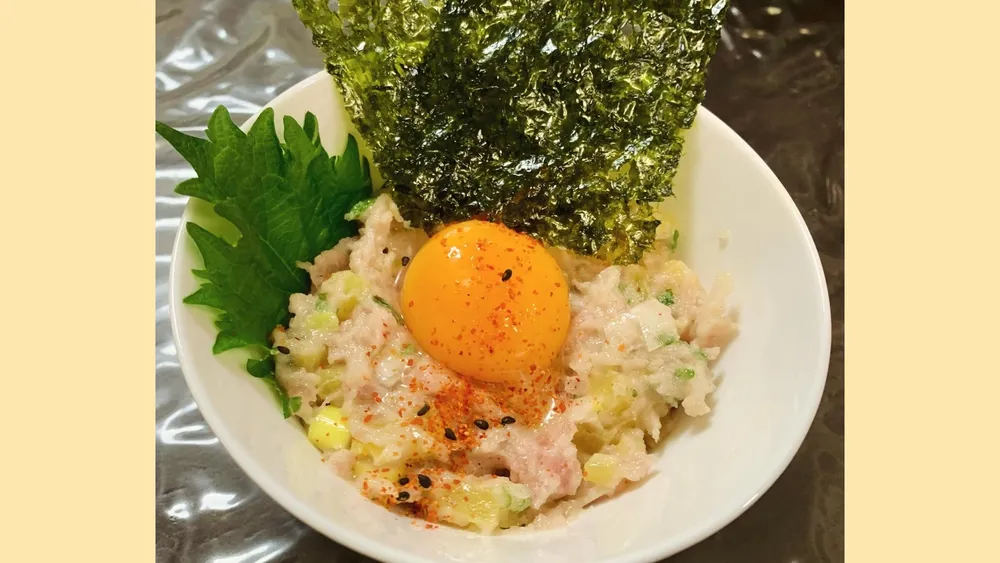 マグたく塩ユッケ